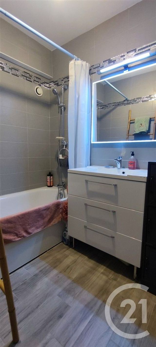 Appartement F3 à vendre - 3 pièces - 59.38 m2 - CHALONS EN CHAMPAGNE - 51 - CHAMPAGNE-ARDENNE - Century 21 Martinot Immobilier