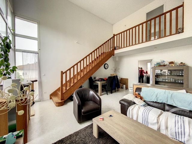 Appartement F4 à louer - 4 pièces - 104.0 m2 - SARRY - 51 - CHAMPAGNE-ARDENNE - Century 21 Martinot Immobilier
