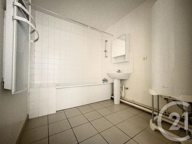 Appartement T4 à louer - 4 pièces - 108.0 m2 - SARRY - 51 - CHAMPAGNE-ARDENNE - Century 21 Martinot Immobilier