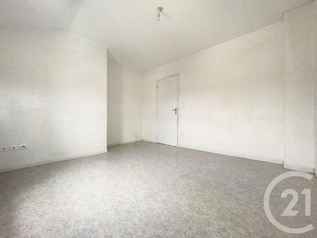 Appartement T4 à louer - 4 pièces - 108.0 m2 - SARRY - 51 - CHAMPAGNE-ARDENNE - Century 21 Martinot Immobilier