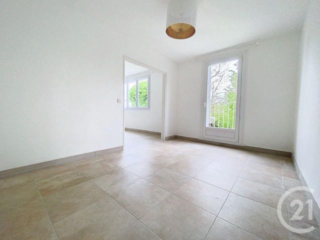Appartement F3 à louer - 3 pièces - 76.83 m2 - CHALONS EN CHAMPAGNE - 51 - CHAMPAGNE-ARDENNE - Century 21 Martinot Immobilier