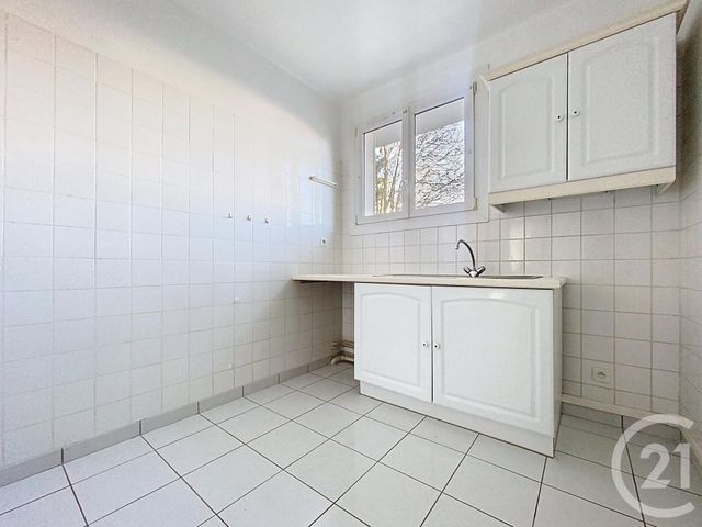 Appartement F4 à louer - 4 pièces - 116.0 m2 - CHALONS EN CHAMPAGNE - 51 - CHAMPAGNE-ARDENNE - Century 21 Martinot Immobilier