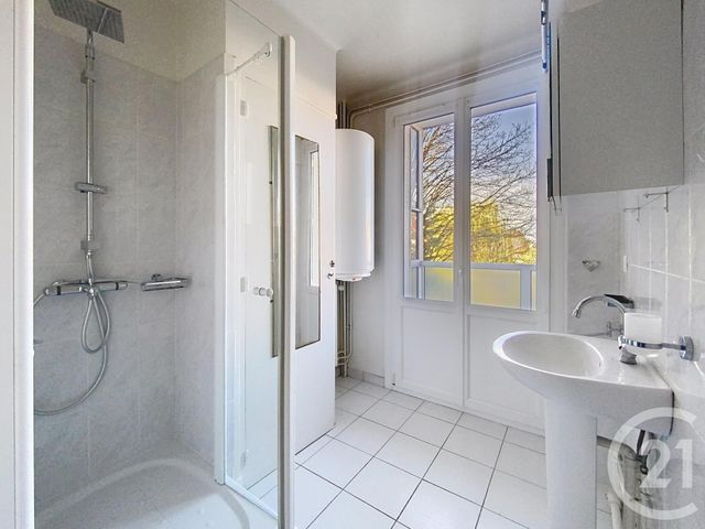 Appartement F4 à louer - 4 pièces - 116.0 m2 - CHALONS EN CHAMPAGNE - 51 - CHAMPAGNE-ARDENNE - Century 21 Martinot Immobilier