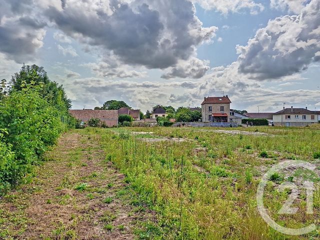 Afficher la photo en grand terrain à vendre - 2500.0 m2 - ST MEMMIE - 51 - CHAMPAGNE-ARDENNE - Century 21 Martinot Immobilier