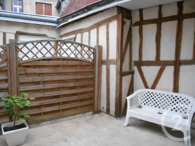 Afficher la photo en grand Appartement T2 à vendre - 2 pièces - 65.11 m2 - CHALONS EN CHAMPAGNE - 51 - CHAMPAGNE-ARDENNE - Century 21 Martinot Immobilier