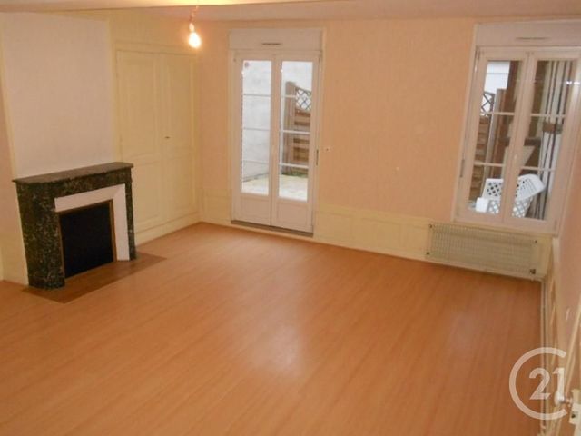 Afficher la photo en grand Appartement T2 à vendre - 2 pièces - 65.11 m2 - CHALONS EN CHAMPAGNE - 51 - CHAMPAGNE-ARDENNE - Century 21 Martinot Immobilier