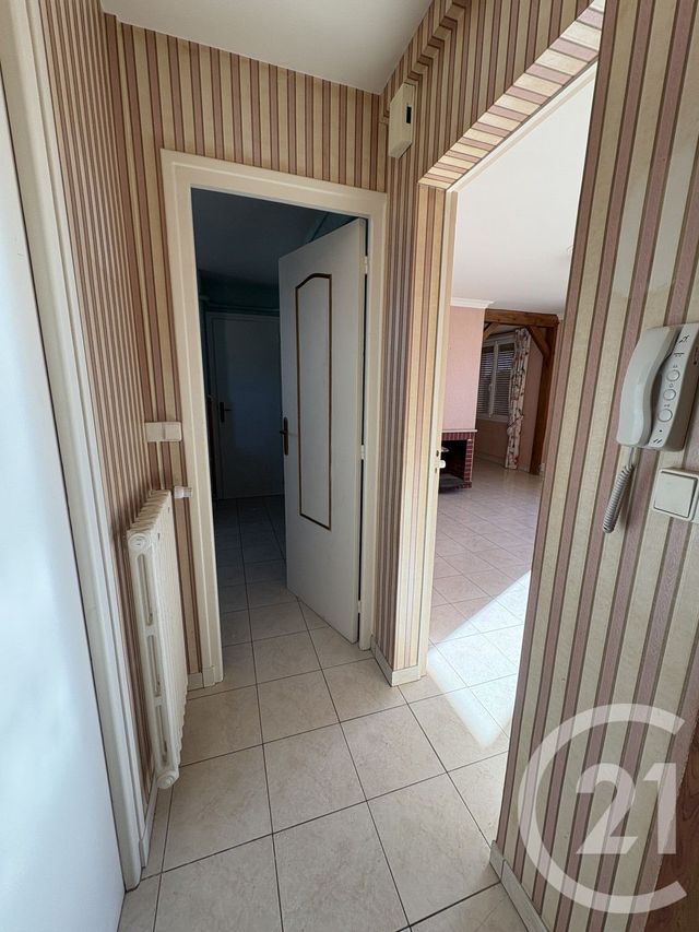 Appartement F4 à vendre - 4 pièces - 65.1 m2 - SEZANNE - 51 - CHAMPAGNE-ARDENNE - Century 21 Martinot Immobilier
