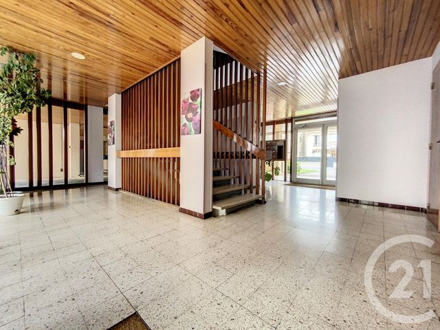 Appartement F4 à louer - 4 pièces - 110.22 m2 - CHALONS EN CHAMPAGNE - 51 - CHAMPAGNE-ARDENNE - Century 21 Martinot Immobilier