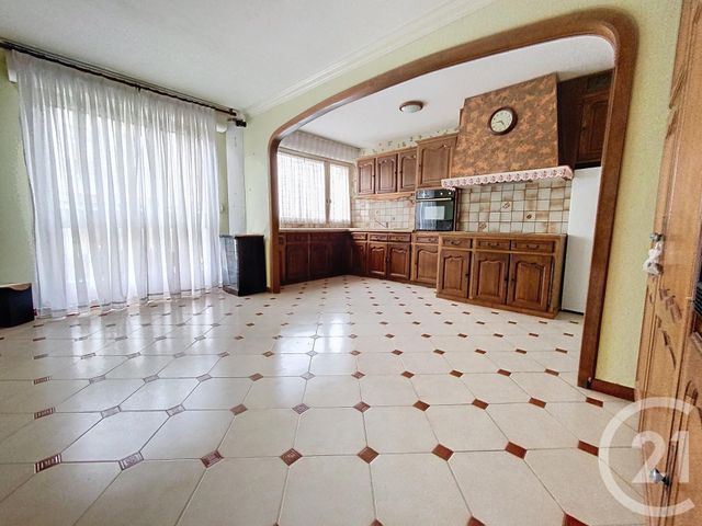 Appartement F4 à louer - 4 pièces - 110.22 m2 - CHALONS EN CHAMPAGNE - 51 - CHAMPAGNE-ARDENNE - Century 21 Martinot Immobilier