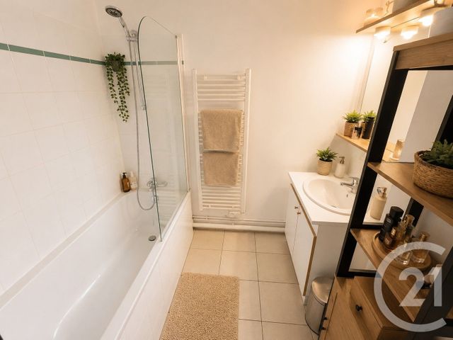 Appartement F4 à vendre - 4 pièces - 77.28 m2 - CHALONS EN CHAMPAGNE - 51 - CHAMPAGNE-ARDENNE - Century 21 Martinot Immobilier