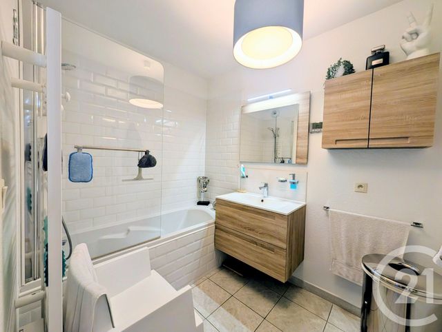 Appartement F3 à vendre - 3 pièces - 67.02 m2 - CHALONS EN CHAMPAGNE - 51 - CHAMPAGNE-ARDENNE - Century 21 Martinot Immobilier
