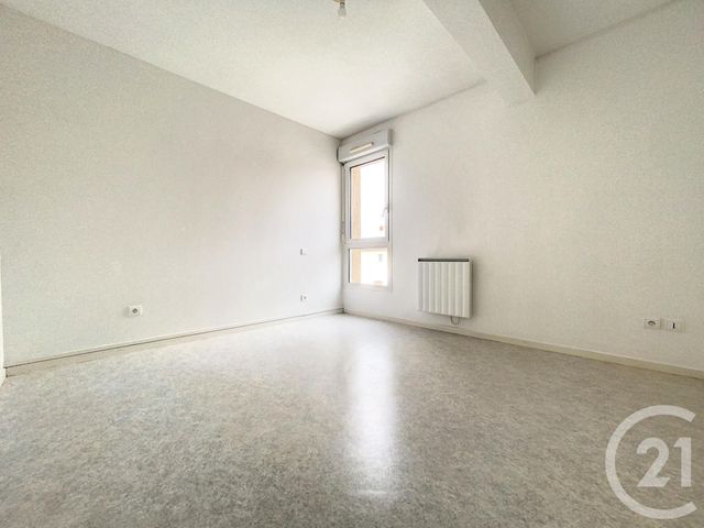 Appartement F4 à louer - 4 pièces - 104.0 m2 - SARRY - 51 - CHAMPAGNE-ARDENNE - Century 21 Martinot Immobilier