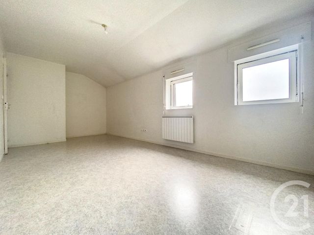 Appartement F4 à louer - 4 pièces - 104.0 m2 - SARRY - 51 - CHAMPAGNE-ARDENNE - Century 21 Martinot Immobilier