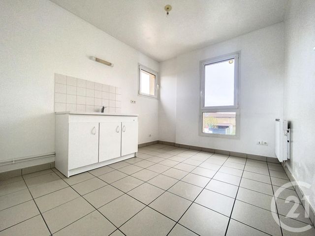 Appartement F4 à louer - 4 pièces - 104.0 m2 - SARRY - 51 - CHAMPAGNE-ARDENNE - Century 21 Martinot Immobilier