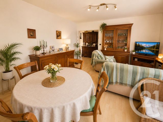 Appartement F4 à vendre - 4 pièces - 62.75 m2 - CHALONS EN CHAMPAGNE - 51 - CHAMPAGNE-ARDENNE - Century 21 Martinot Immobilier