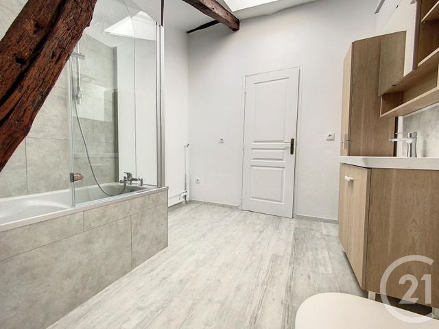 Appartement Duplex à louer - 3 pièces - 74.26 m2 - CHALONS EN CHAMPAGNE - 51 - CHAMPAGNE-ARDENNE - Century 21 Martinot Immobilier