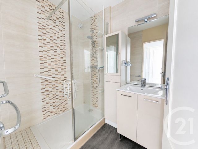 Appartement F4 à vendre - 4 pièces - 70.4 m2 - CHALONS EN CHAMPAGNE - 51 - CHAMPAGNE-ARDENNE - Century 21 Martinot Immobilier