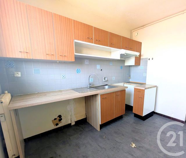Appartement F4 à vendre - 4 pièces - 70.4 m2 - CHALONS EN CHAMPAGNE - 51 - CHAMPAGNE-ARDENNE - Century 21 Martinot Immobilier
