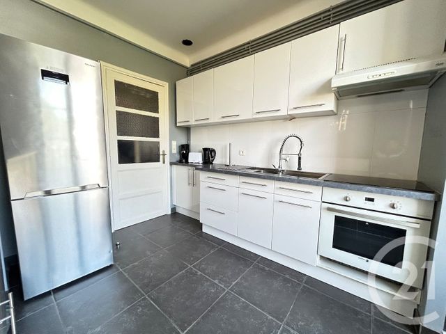 Appartement à louer - 4 pièces - 87.76 m2 - CHALONS EN CHAMPAGNE - 51 - CHAMPAGNE-ARDENNE - Century 21 Martinot Immobilier