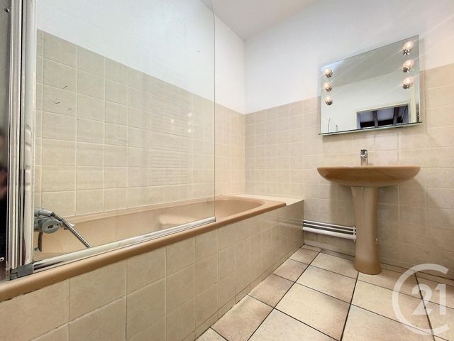 Appartement F4 à louer - 4 pièces - 97.37 m2 - CHALONS EN CHAMPAGNE - 51 - CHAMPAGNE-ARDENNE - Century 21 Martinot Immobilier