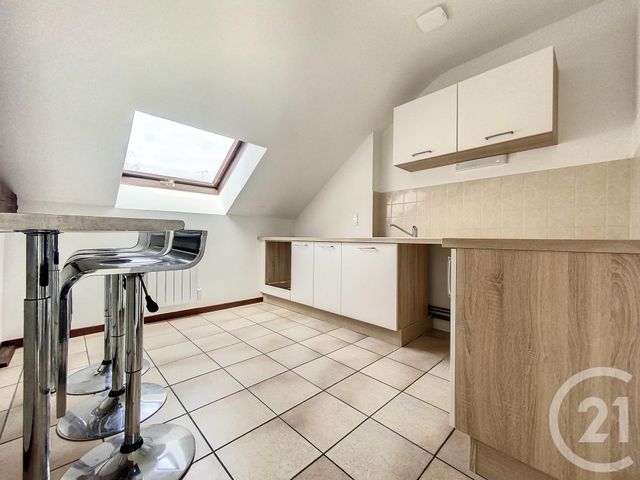 Appartement F4 à louer - 4 pièces - 97.37 m2 - CHALONS EN CHAMPAGNE - 51 - CHAMPAGNE-ARDENNE - Century 21 Martinot Immobilier