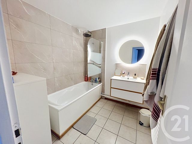 Appartement à louer - 3 pièces - 75.82 m2 - CHALONS EN CHAMPAGNE - 51 - CHAMPAGNE-ARDENNE - Century 21 Martinot Immobilier
