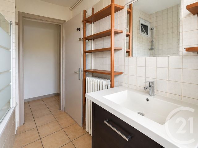 Appartement F5 à vendre - 5 pièces - 96.33 m2 - CHALONS EN CHAMPAGNE - 51 - CHAMPAGNE-ARDENNE - Century 21 Martinot Immobilier