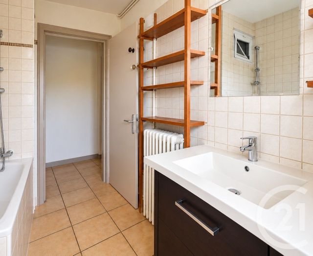 Appartement F5 à vendre - 5 pièces - 96.33 m2 - CHALONS EN CHAMPAGNE - 51 - CHAMPAGNE-ARDENNE - Century 21 Martinot Immobilier