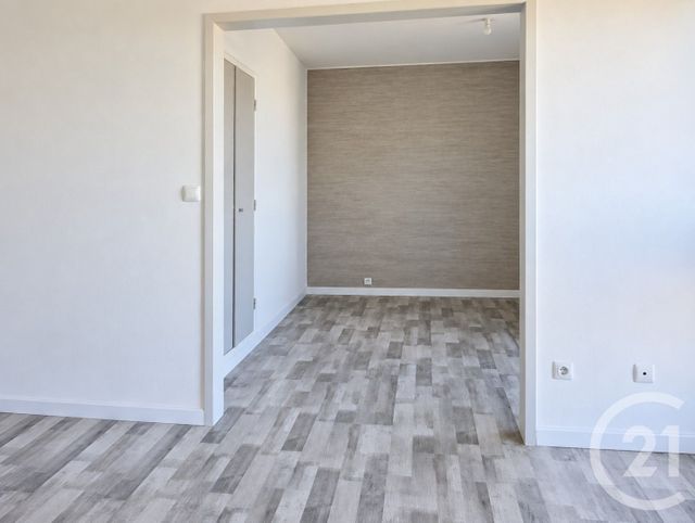 Appartement F3 à vendre - 4 pièces - 71.89 m2 - CHALONS EN CHAMPAGNE - 51 - CHAMPAGNE-ARDENNE - Century 21 Martinot Immobilier