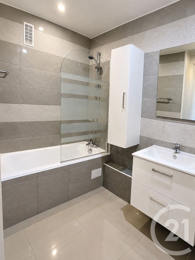 Appartement F3 à vendre - 4 pièces - 71.89 m2 - CHALONS EN CHAMPAGNE - 51 - CHAMPAGNE-ARDENNE - Century 21 Martinot Immobilier
